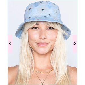 BSR Samii Ryan Smiley Modern Bucket Hat